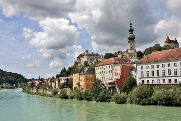 Das Foto zeigt die Stadt Burghausen.