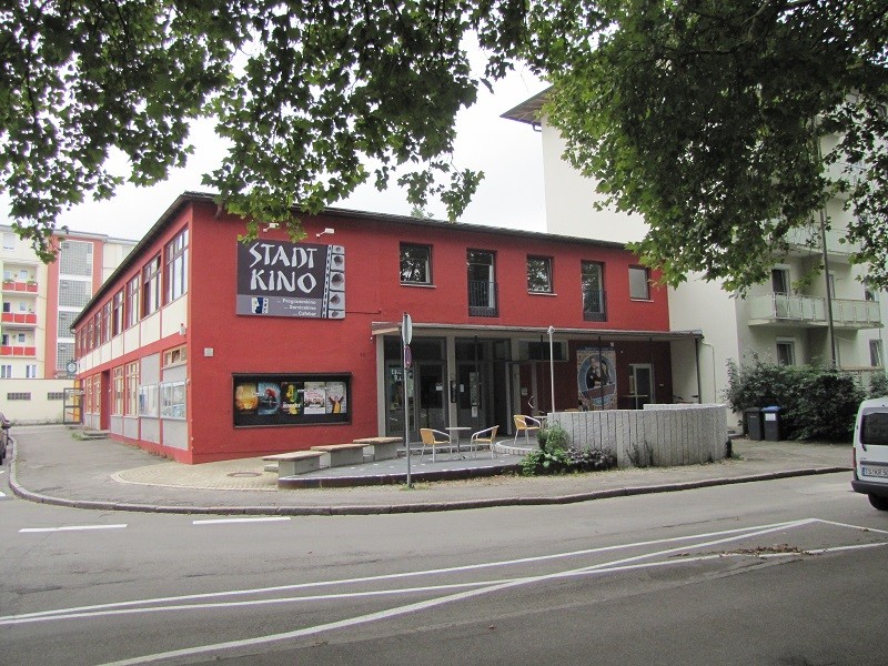 Außenansicht des Stadtkinos in der Heinrich-Braun-Straße