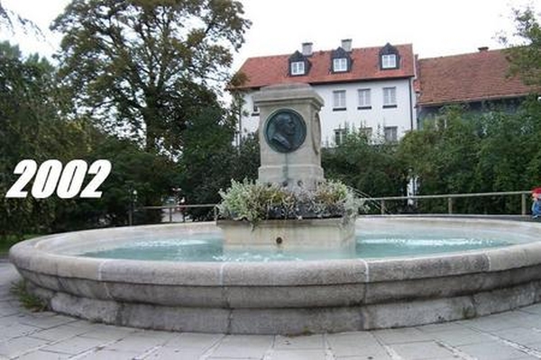 Das Foto zeigt den Carobrunnen im Jahr 2002.