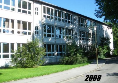 Das Foto zeigt die Hauptschule und die Grundschule im Jahr 2008.