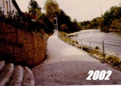 Das Foto zeigt den Hauptschul Radweg im Jahr 2002.