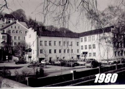 Das Foto zeigt die Schulstraße im Jahr 1980.
