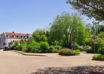 Schulstraße mit Blick auf das Parkdeck