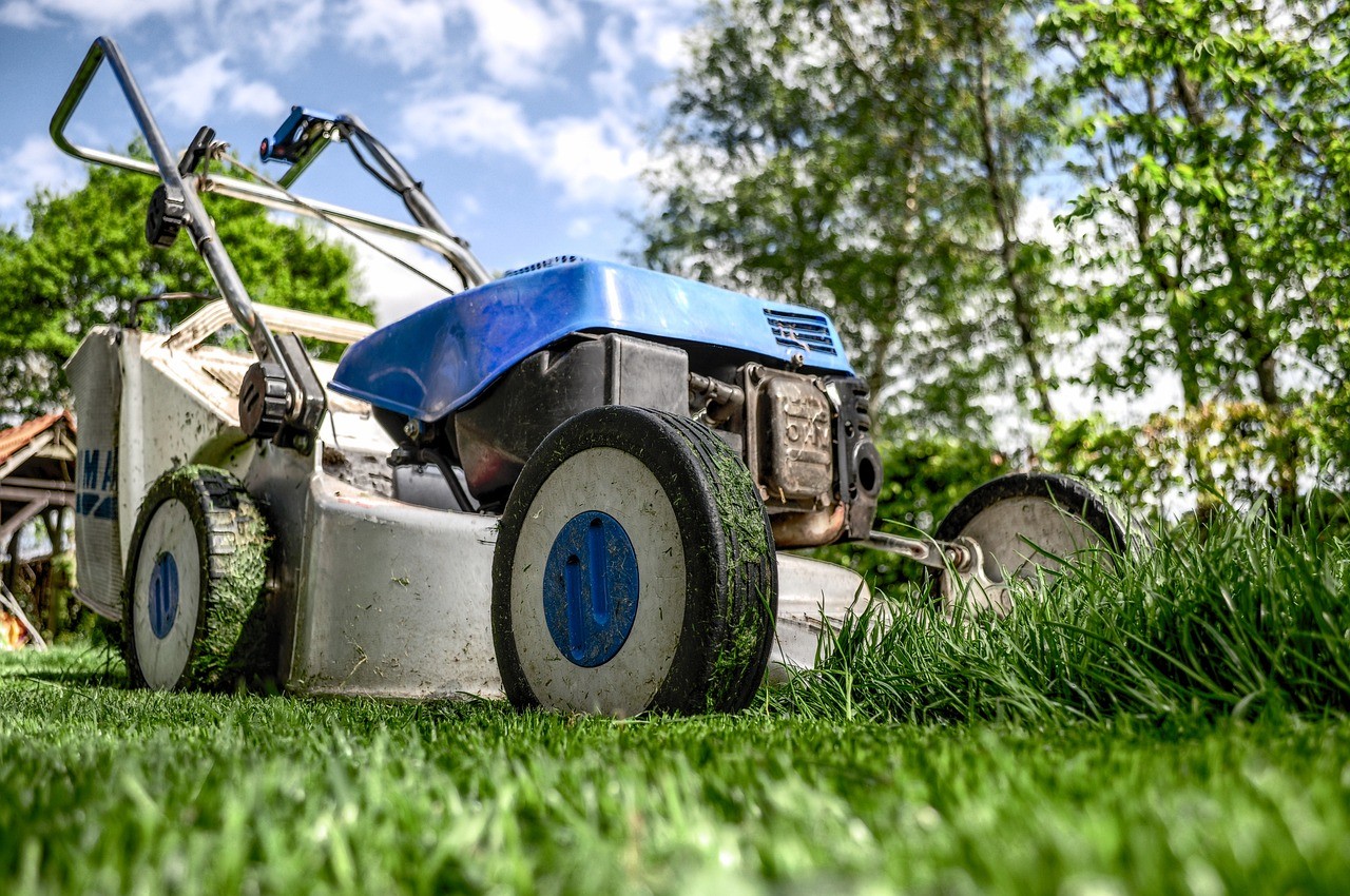 Rasenmäher Gartenarbeit