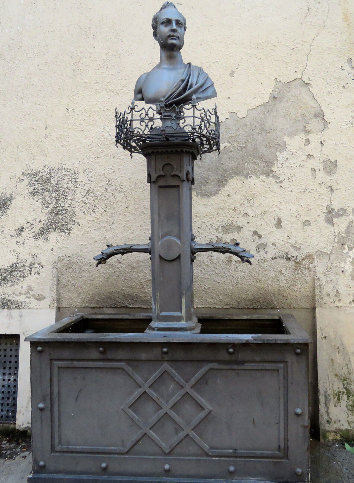 ANONYM: „Max-Brunnen“, vor 1910, zur Erinnerung an den bayerischen König Maximilian II. Joseph (1848 - 1864), Hauptstraße