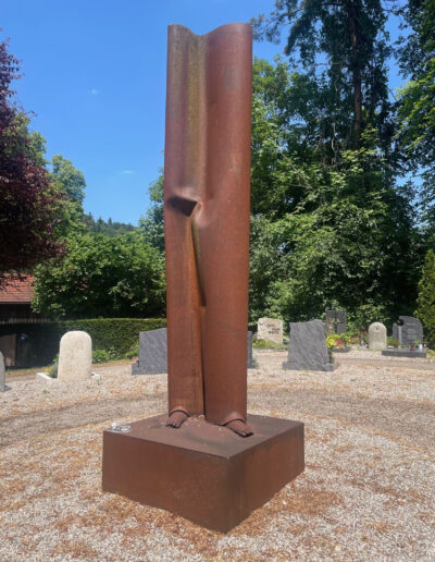 HIEN, Alto: „Pilger“, Cortenstahl. Friedhof, Pechleraustraße