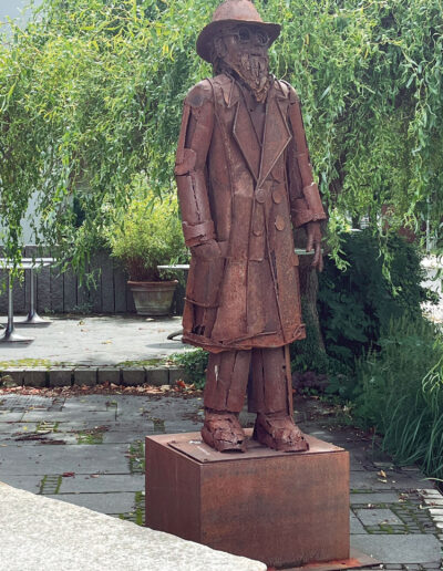 PINK, Werner: „Kurt Eisner“, Cortenstahl. Stadtkino, Schützenstraße