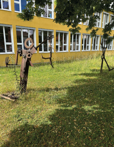 PINK, Werner: „Menschen“ (Schulprojekt), Cortenstahl. Heinrich-Braun-Mittelschule, Heinrich-Braun-Straße