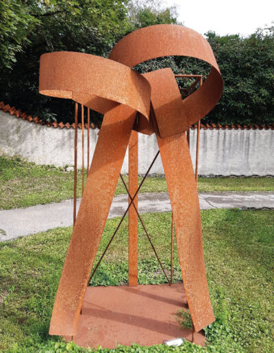 SANCHINI, Elena: „Texture“, Cortenstahl. Krankenhaus, Siegerthöhe