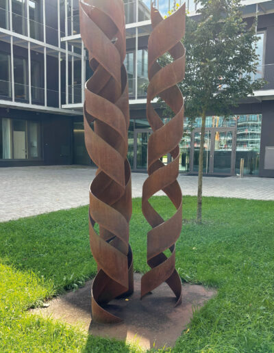 WEIHS, Michaela: „Drei Spiralen“, Cortenstahl. Staatl. Realschule, Jahnstraße