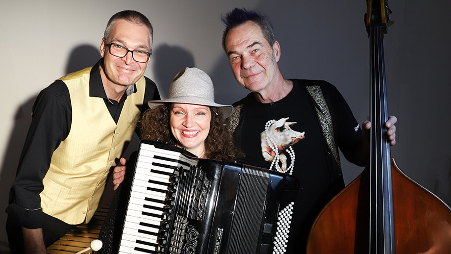 2027-03-21_Trio_Miss